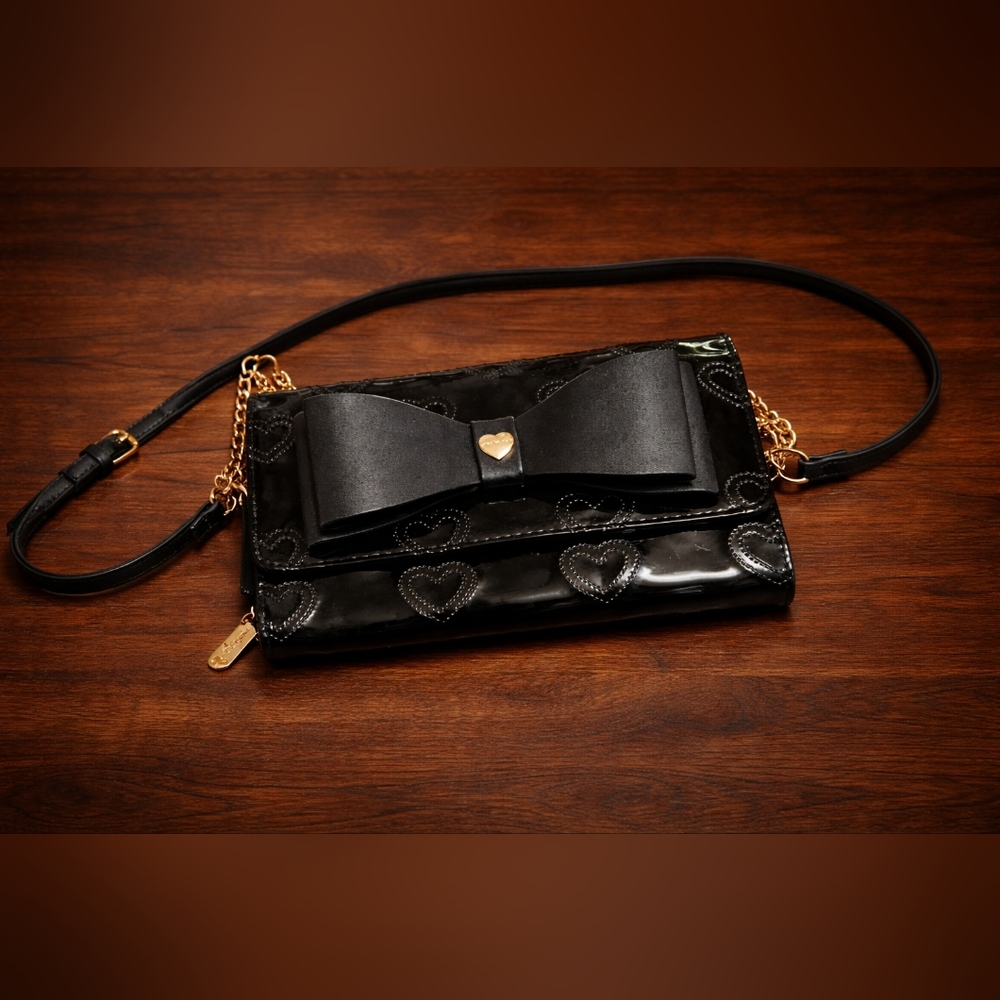 Betsy Johnson Patent Leather Crossbody With Bow - NWOT - Picture 2 of 6